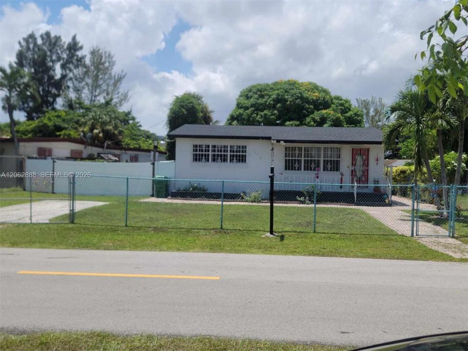 12510 W Golf Dr, Miami, Florida 33167, Stati Uniti
