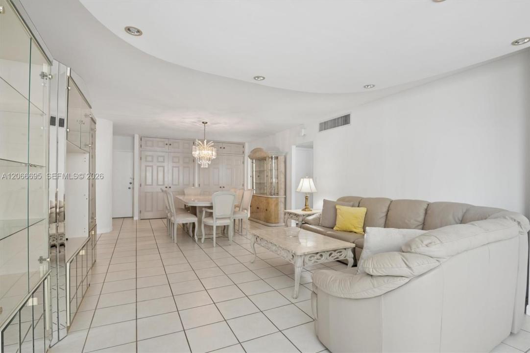 5005 Collins Ave 424, Miami Beach, Floride 33140, États-Unis