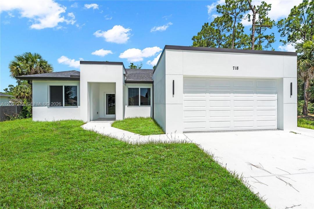 718 718 Robert AVE, Lehigh Acres, Florida 33936, USA