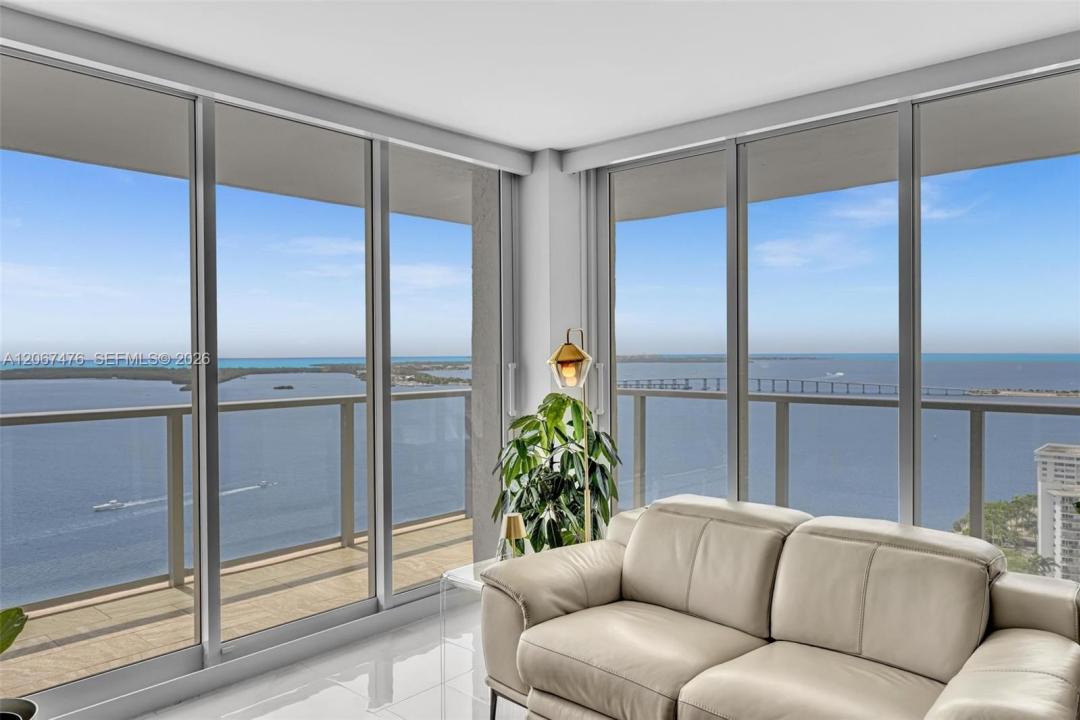 1155 Brickell Bay Dr 3211, Miami, Floryda 33131, USA