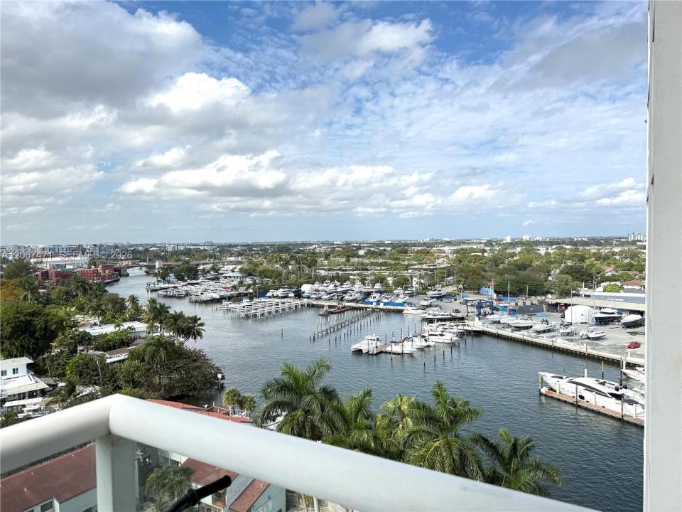 1861 NW S River Dr 1404, Miami, Florida 33125, USA