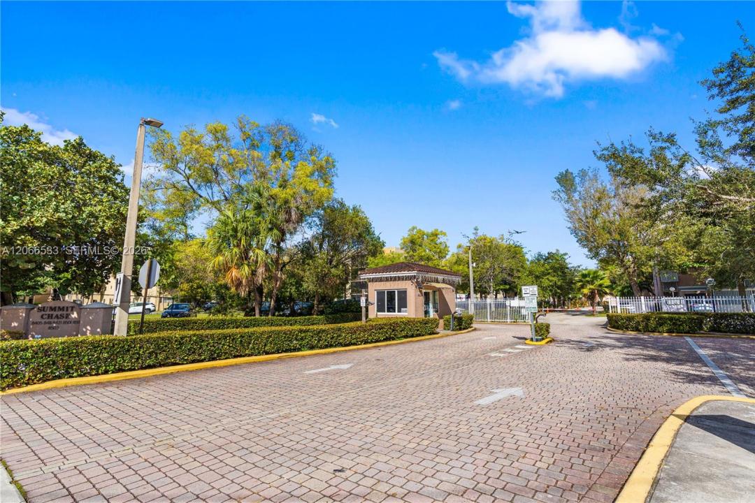 8501 NW 8th St 106, Miami, Florida 33126, USA