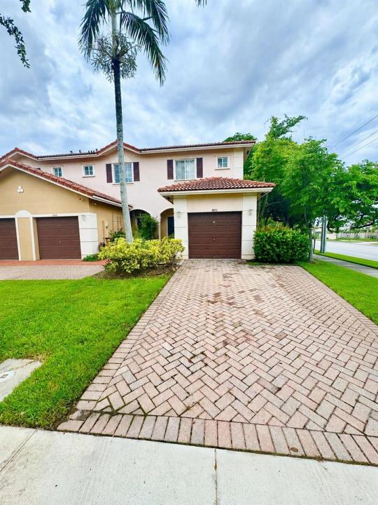 8851 N ISLES Circle, Tamarac, Floride 33321, États-Unis