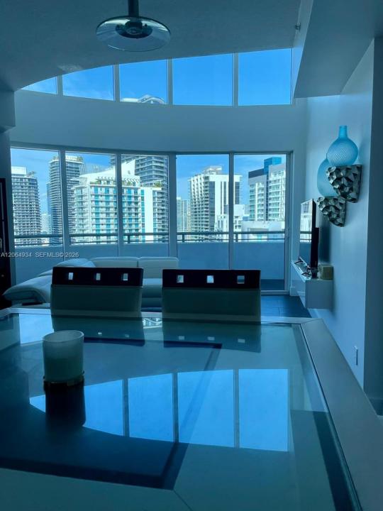 60 SW 13th St 3426, Miami, Florida 33130, USA