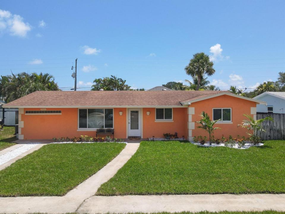 19005 SE SOUTHGATE Drive, Jupiter, Florida 33469, USA
