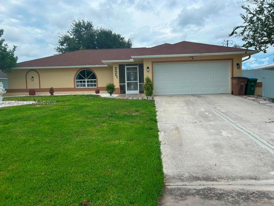 227 SE 43 LN, Cape Coral, Floride 33904, États-Unis