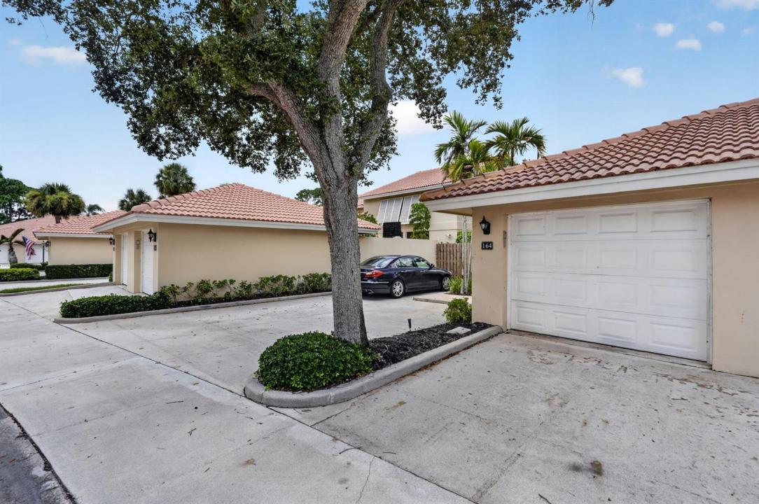 164 Old Meadow Way, Palm Beach Gardens, Florida 33418, USA