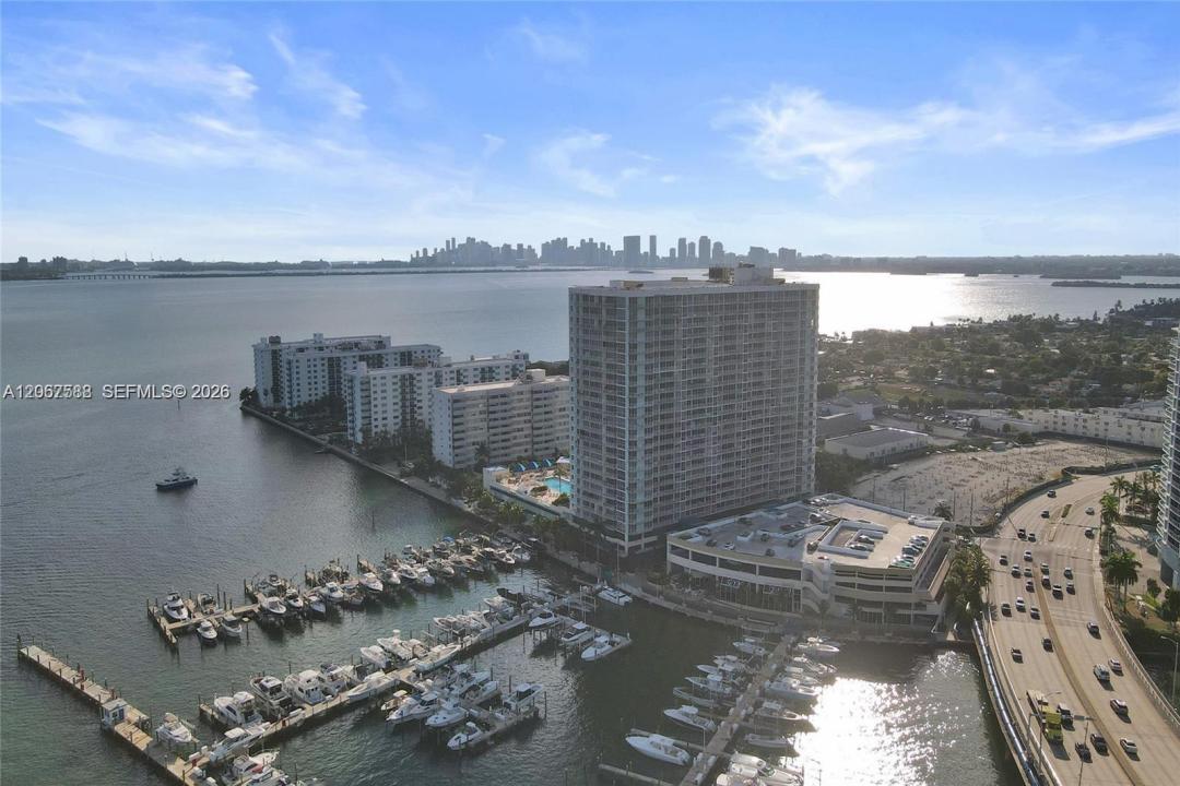 7601 E Treasure Dr 902, North Bay Village, Floride 33141, États-Unis