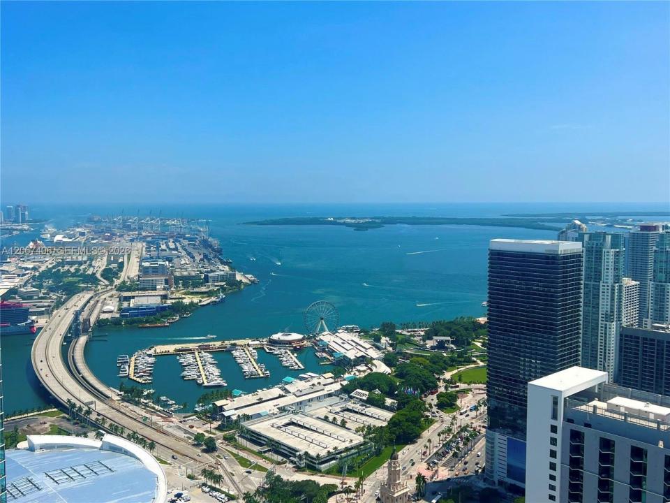 851 NE 1st Ave 202, Miami, Florida 33132, USA