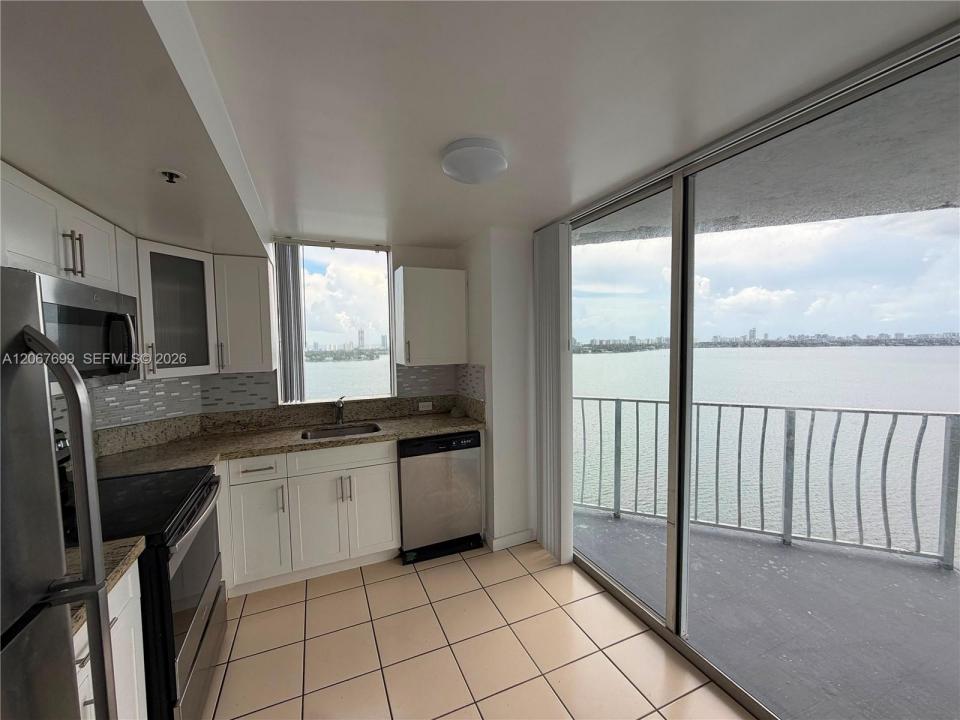 7601 E Treasure Dr 2220, North Bay Village, Floride 33141, États-Unis