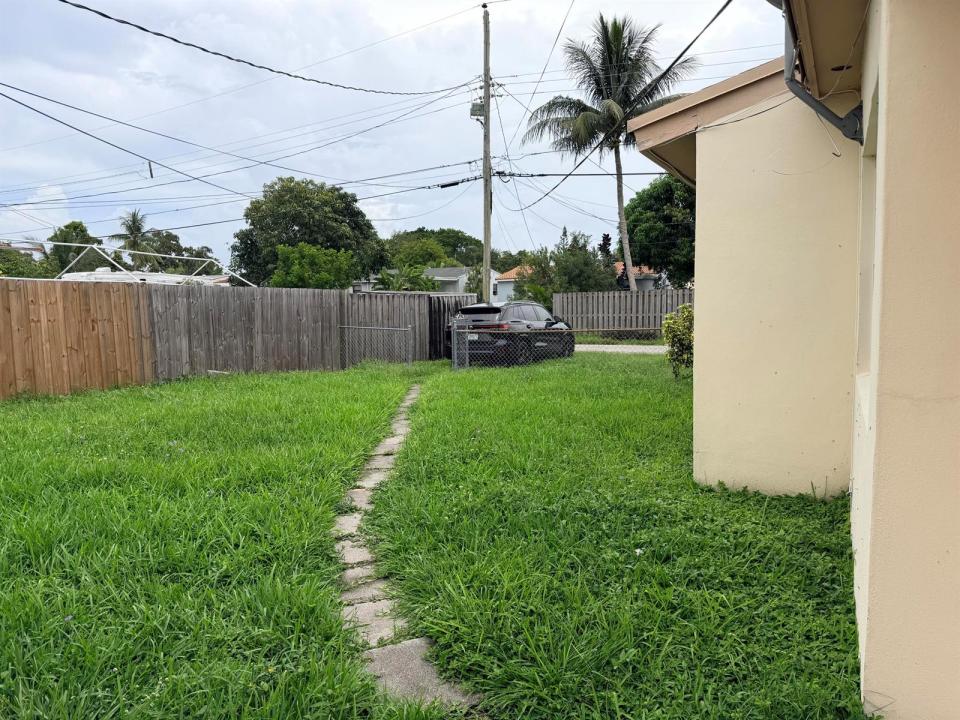 2438 Thomas Street 1, Hollywood, Florida 33020, USA