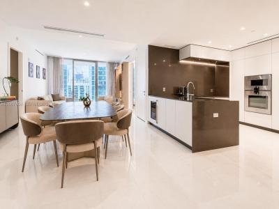 300 Biscayne Boulevard Way 2609W, Miami, Floryda 33131, USA