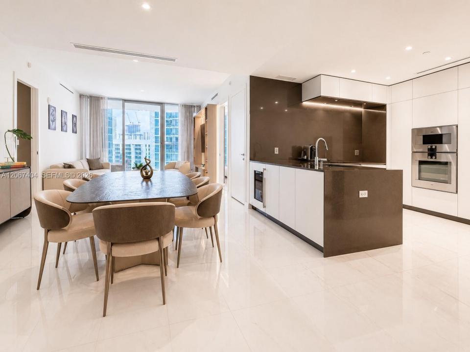 300 Biscayne Boulevard Way 2609W, Miami, Florida 33131, Stati Uniti