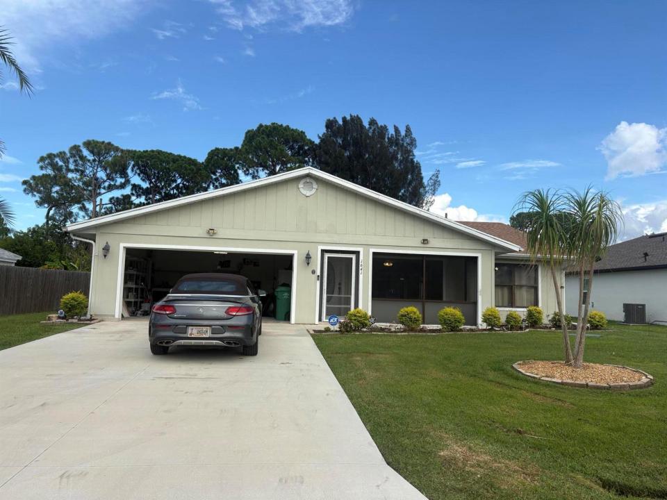 1641 SE CLEARMONT Street, Port St. Lucie, Floride 34983, États-Unis