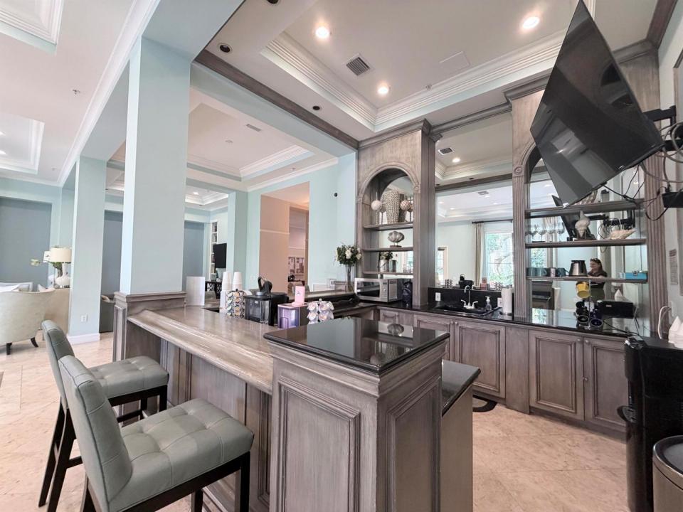 630 S SAPODILLA Avenue 323, West Palm Beach, Florida 33401, USA