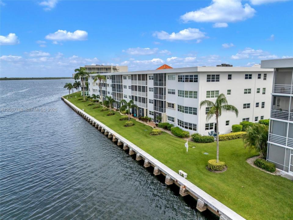 28 Yacht Club Dr 202, North Palm Beach, Florida 33408