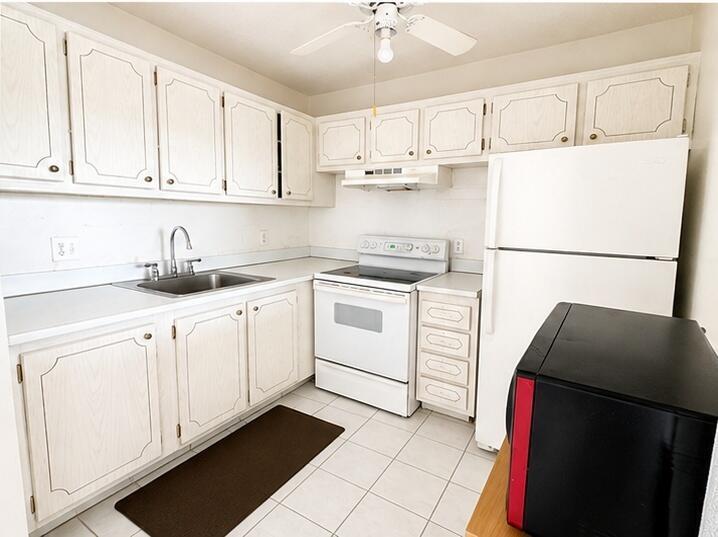 400 VILLAGE GREEN W Circle 205, Palm Springs, Floride 33461, États-Unis