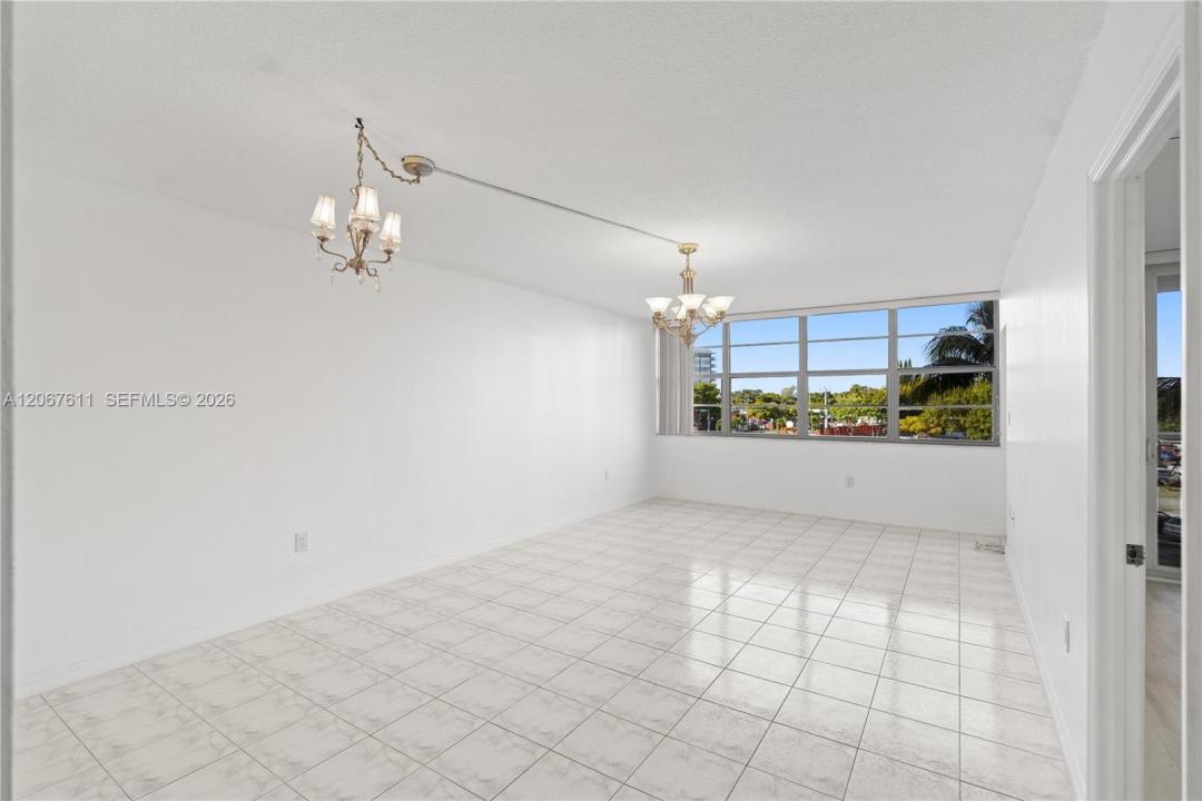1351 NE Miami Gardens Dr 301E, Miami, Floride 33179, États-Unis