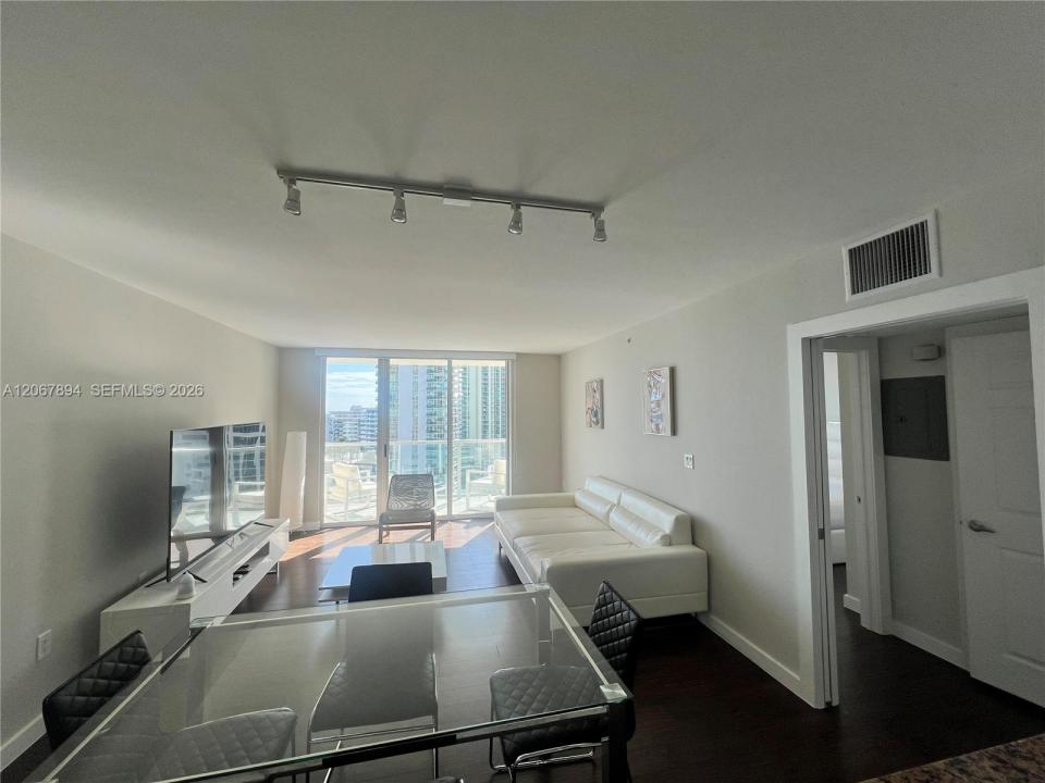 1155 Brickell Bay Dr 1607, Miami, Florida 33131, USA