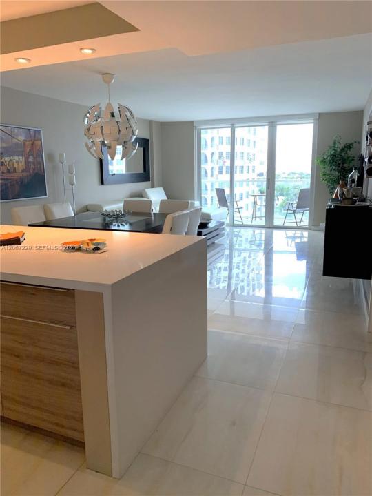 5701 Collins Ave 1003, Miami Beach, Florida 33140, USA