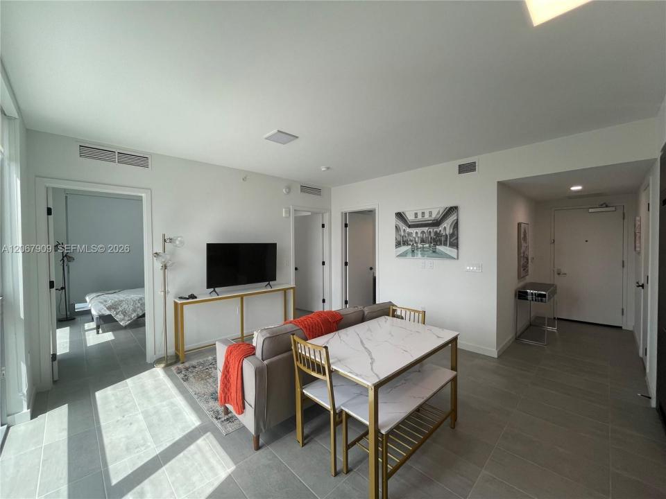 227 NE 2nd St 1606, Miami, Floryda 33132, USA