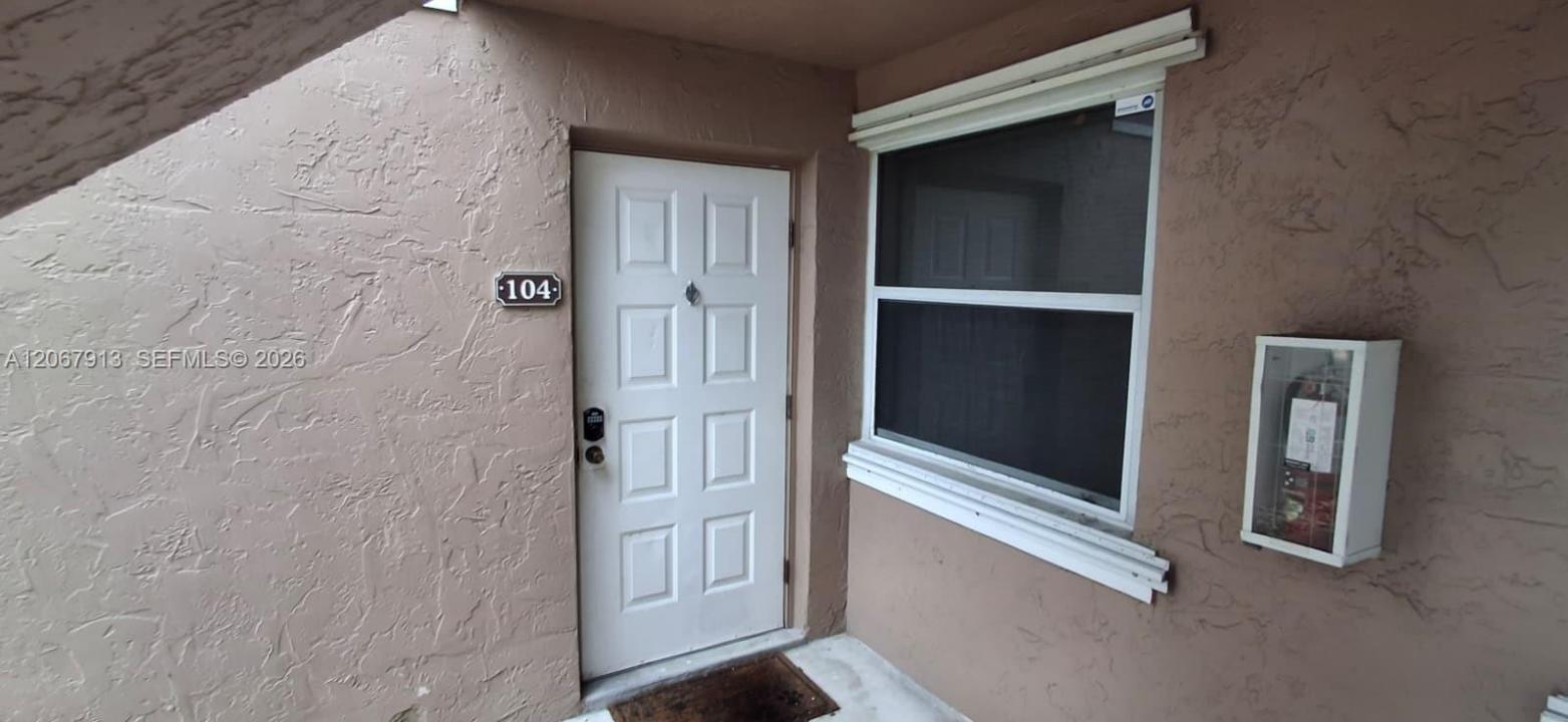 1276 SW 113th Ter 104, Pembroke Pines, Florida 33025, Stati Uniti
