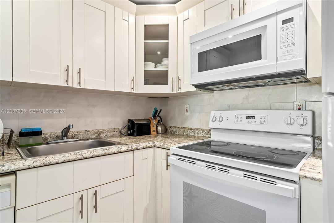 210 172nd St 533, Sunny Isles Beach, Floryda 33160, USA