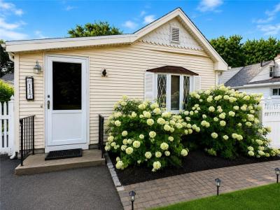 117 Namquid Drive, Warwick, Rhode Island 02888, USA