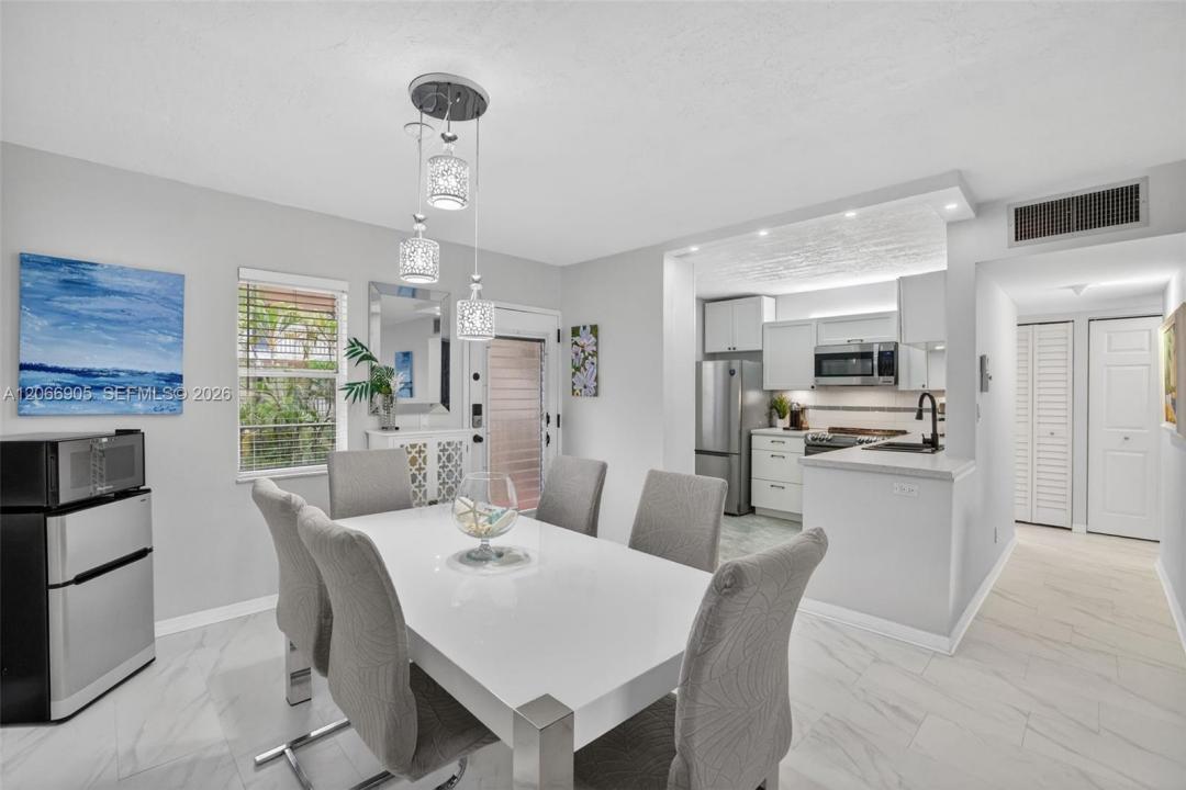 2801 Somerset Dr 205, Lauderdale Lakes, Floryda 33311, USA