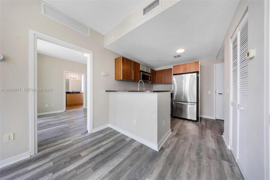 300 S Biscayne Blvd T-2911, Miami, Florida 33131, USA