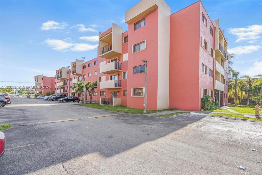 8095 NW 8th St 215, Miami, Florida 33126, Stati Uniti