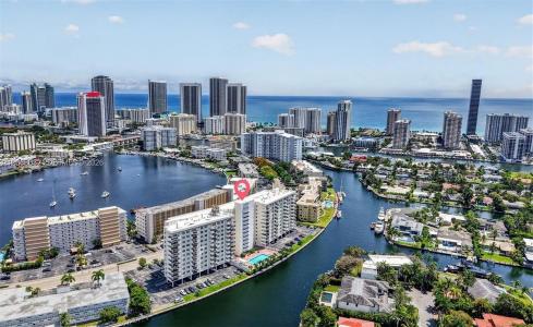 401 Golden Isles Dr 503, Hallandale Beach, Florida 33009, USA