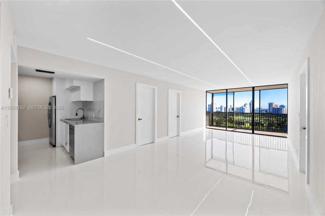 20379 W Country Club Dr 1938, Aventura, Florida 33180, USA