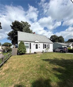 36 Newfield Avenue, Warwick, Rhode Island 02888, USA