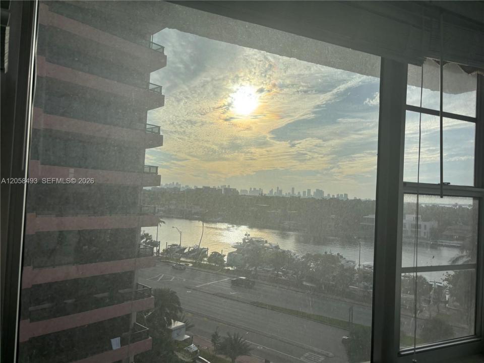5255 Collins Ave 6J, Miami Beach, Florida 33140, USA