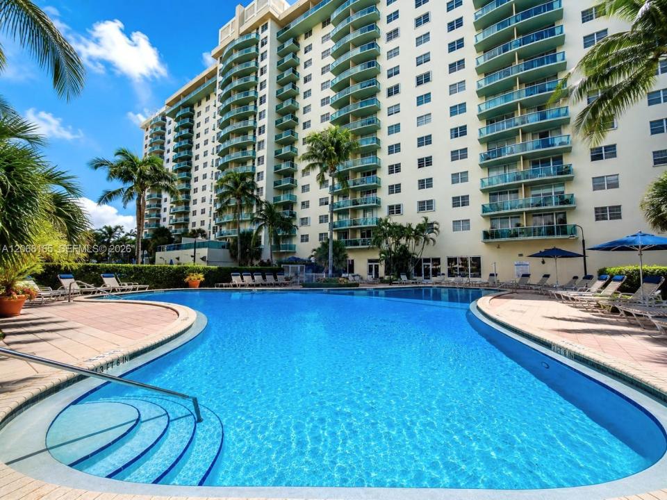 19390 Collins Ave 1210, Sunny Isles Beach, Florida 33160, USA