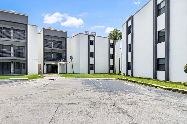 4040 N Hills Drive 31, Hollywood, Floride 33021, États-Unis