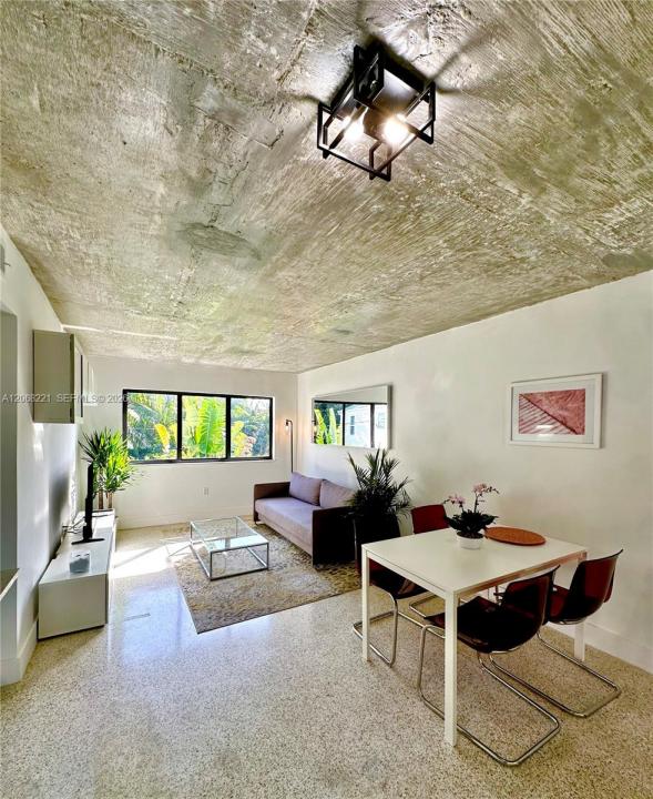 190 NW 69th St 6, Miami, Florida 33150, USA