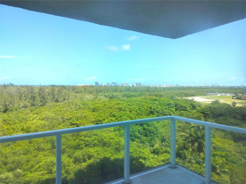 14951 Royal Oaks Ln 1006, North Miami, Floride 33181, États-Unis