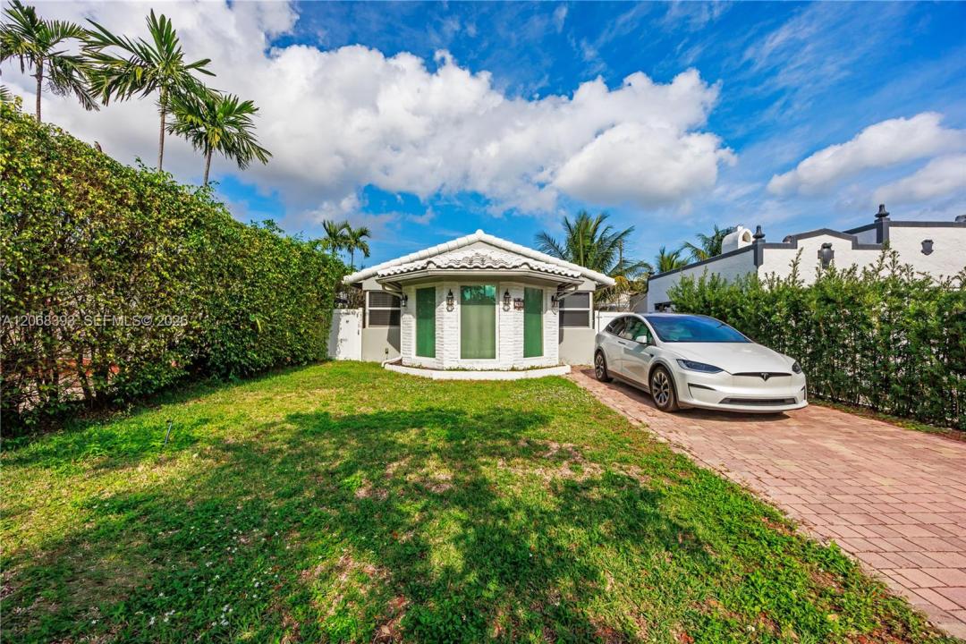 1523 Monroe St, Hollywood, Florida 33020, USA