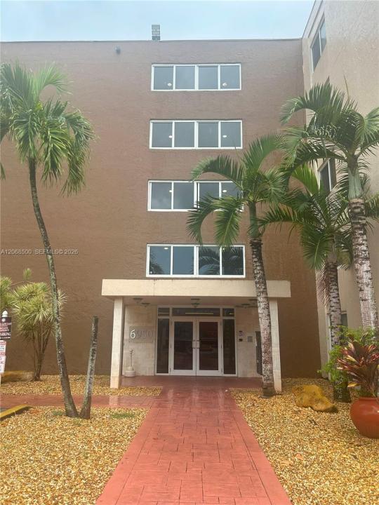 6950 Miami Gardens Dr 2-117A, Hialeah, Floride 33015, États-Unis