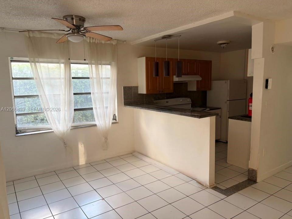 2138 SW 6th St 102, Miami, Florida 33135, USA