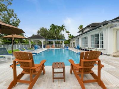 13880 SW 68th Ave, Palmetto Bay, Florida 33158