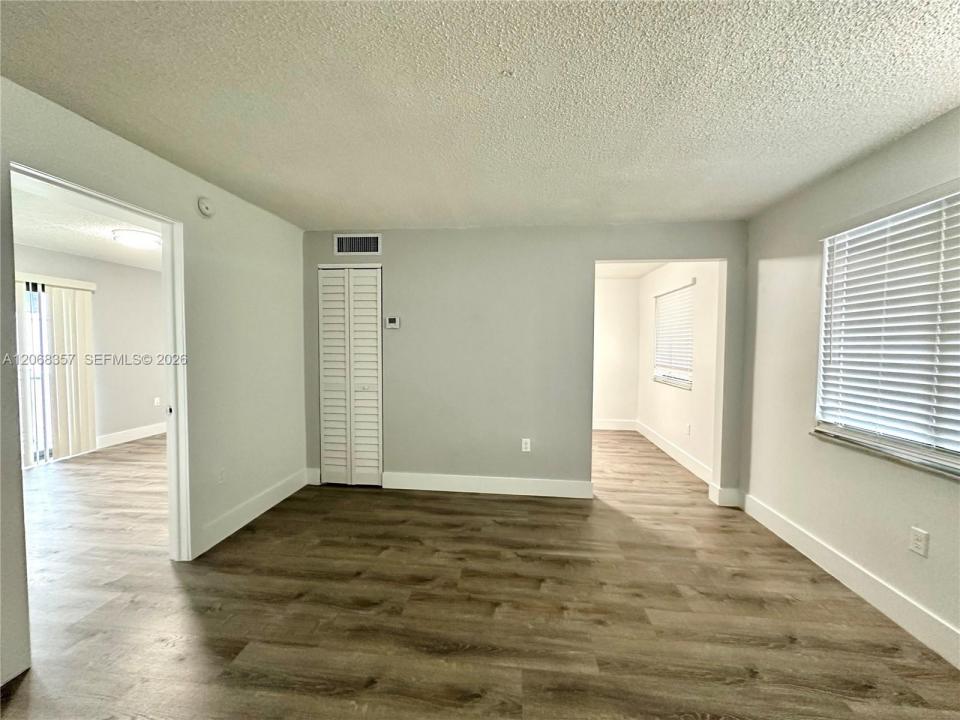 529 SW 4th St 303, Miami, Florida 33130, USA