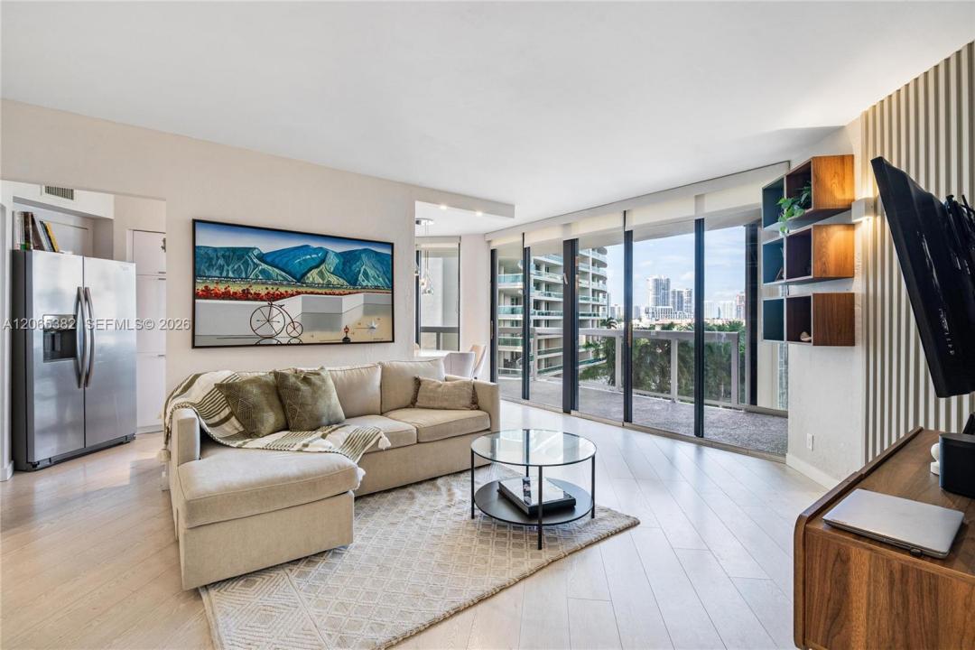 20185 E Country Club Dr 604+DEN, Aventura, Florida 33180, Amerika Birleşik Devletleri