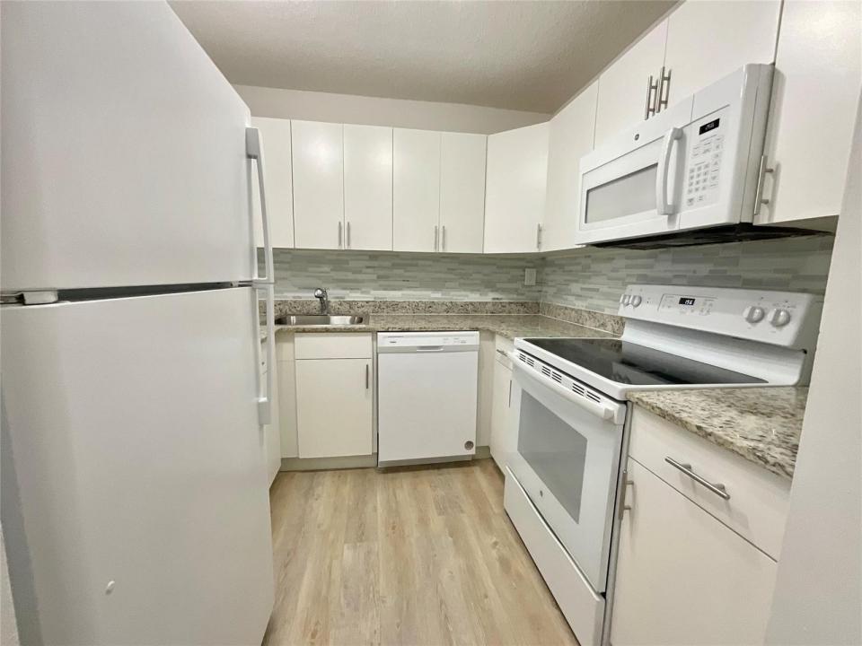 9517 Fontainebleau Boulevard 591-317, Miami, Florida 33172, USA