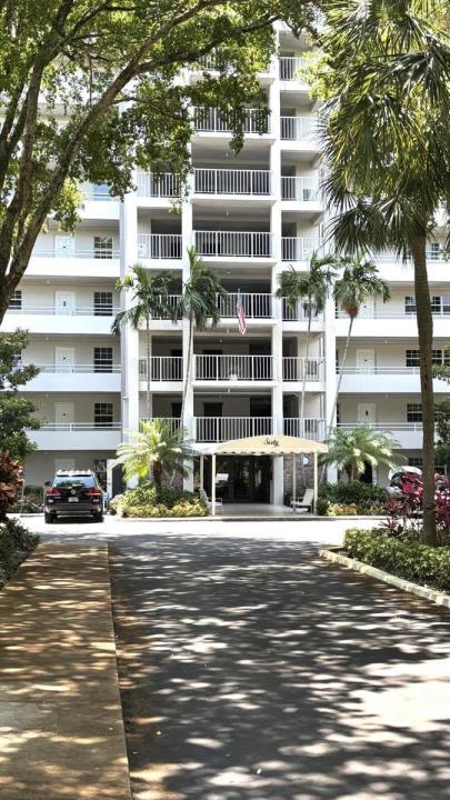 605 OAKS Drive 503, Pompano Beach, Florida 33069, USA