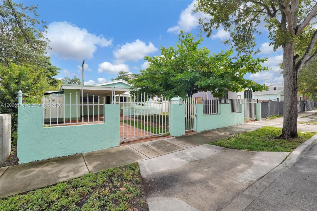 81 NW 41st St 2, Miami, Florida 33127, USA