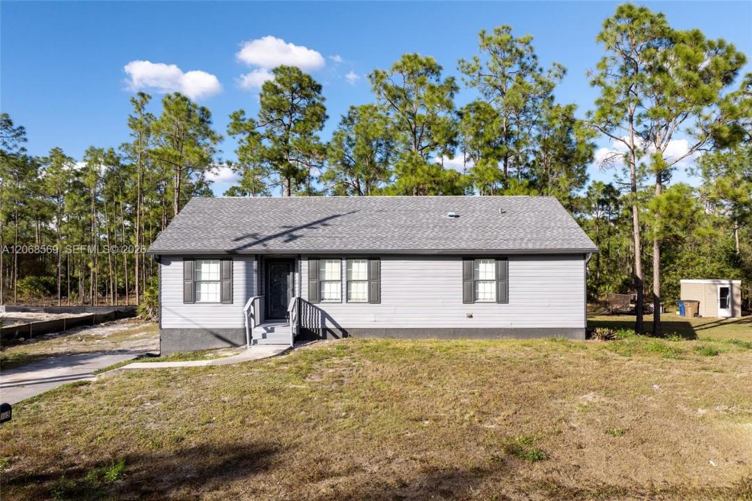 1505 E 15th St, Lehigh Acres, Floryda 33972, USA