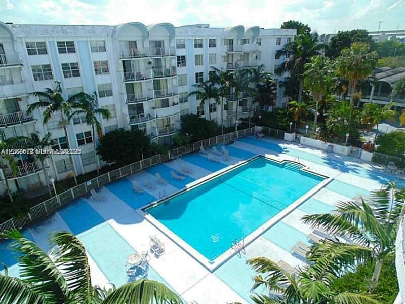 498 NW 165th St D-501, Miami, Floride 33169, États-Unis